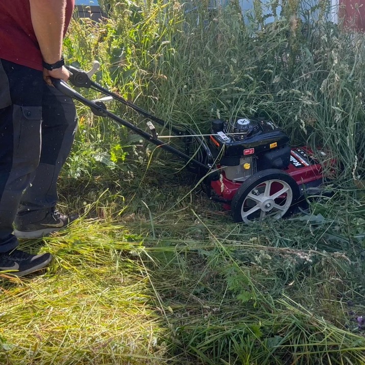 Grästrimmer på hjul