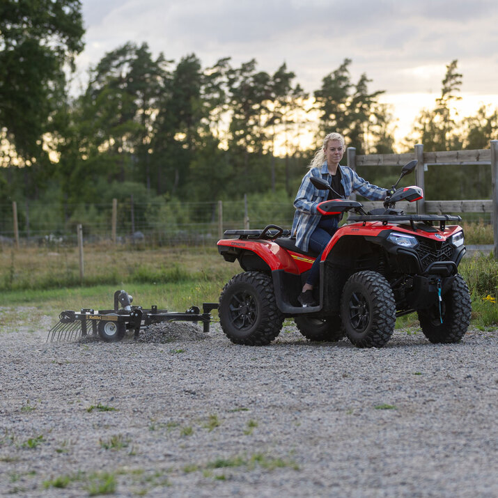 Gårdsharv ATV med justerbart chassi
