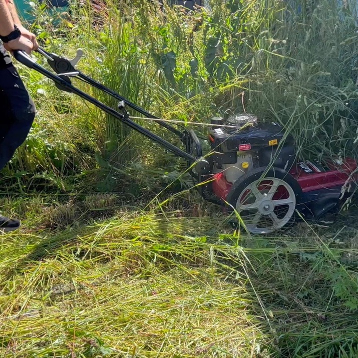 Grästrimmer på hjul