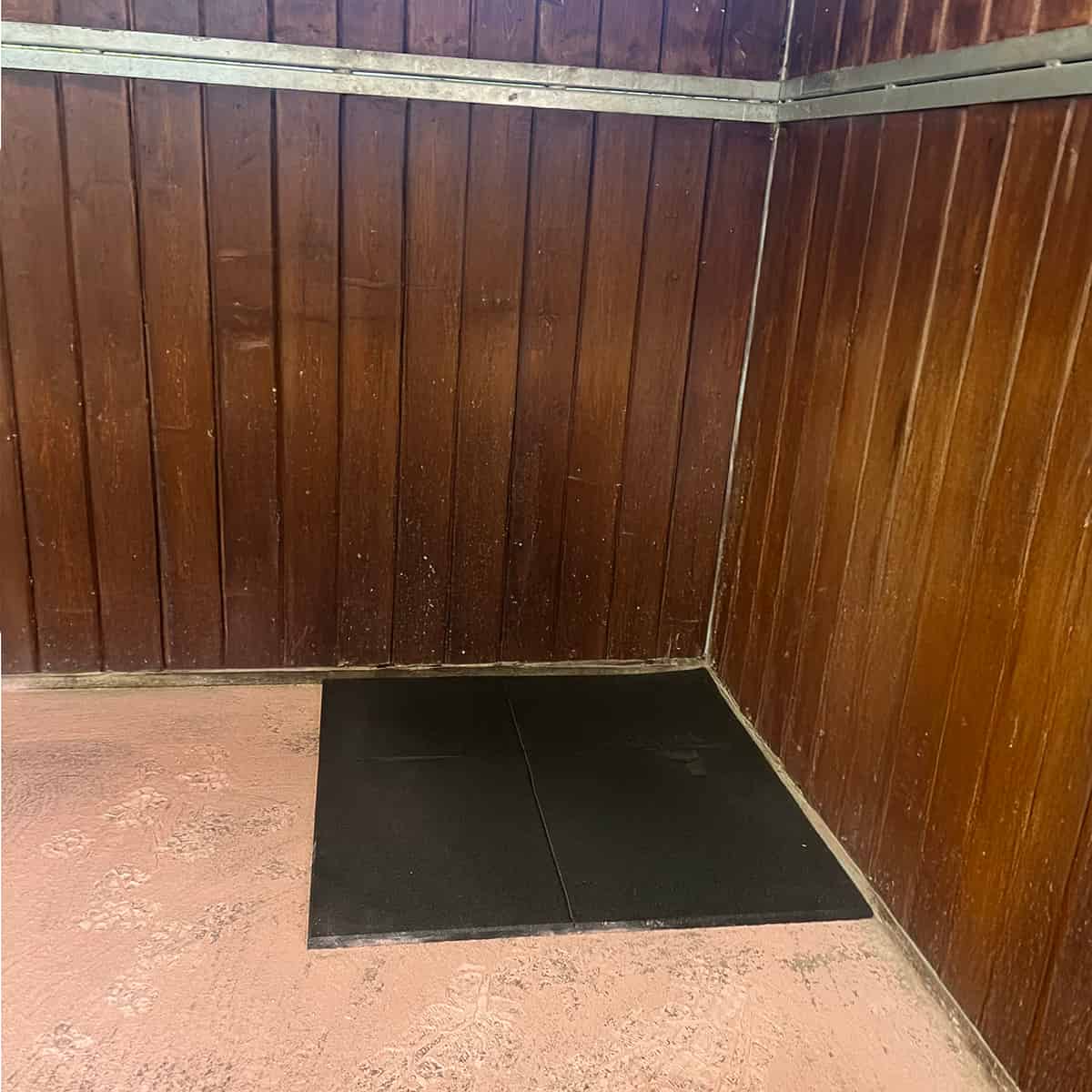 Stallmatta 20 mm, 1 x 1 m, paket för hästbox 3,5 x 3,5 meter