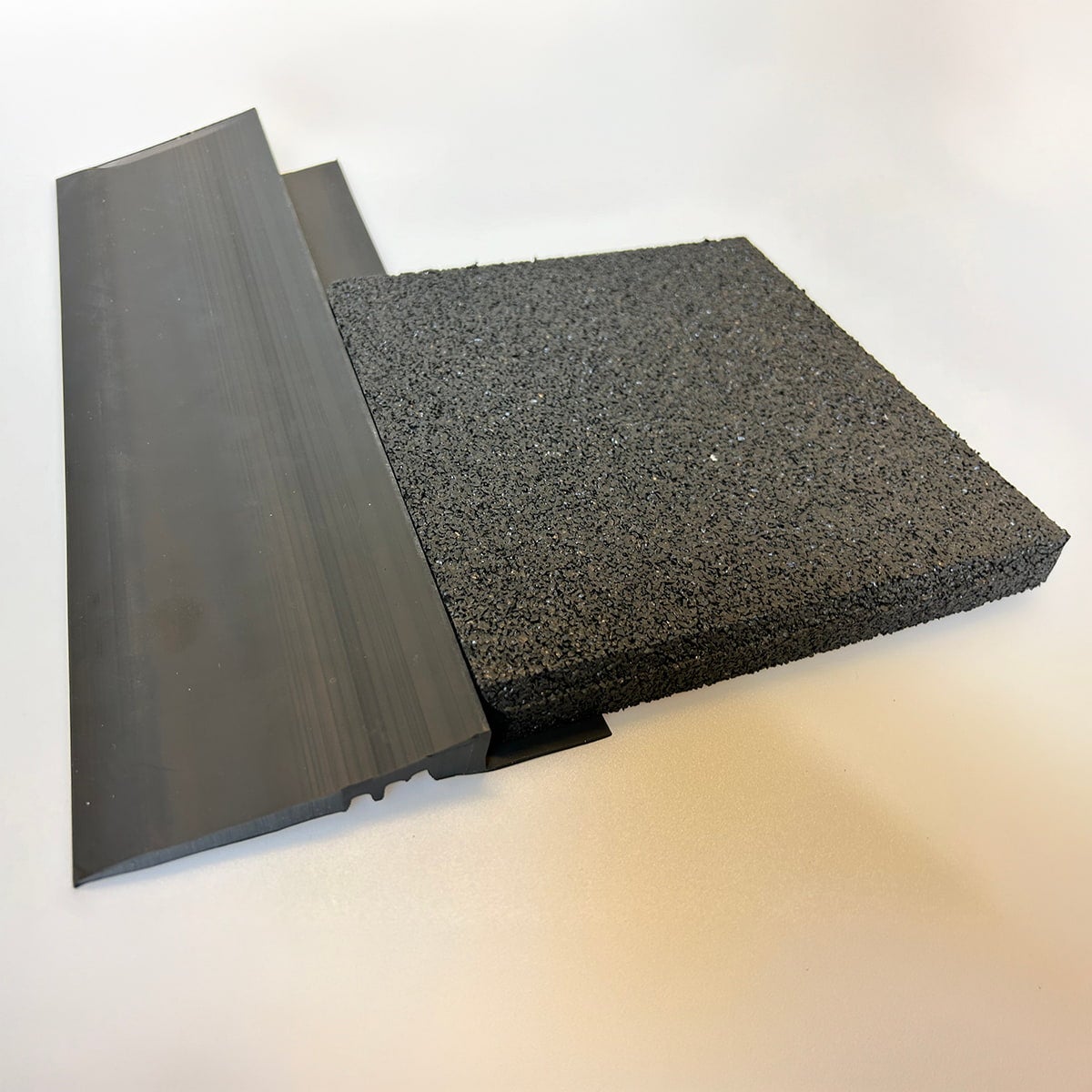 Stallmatta 20 mm, 1 x 1 m, paket för hästbox 3,5 x 3,5 meter
